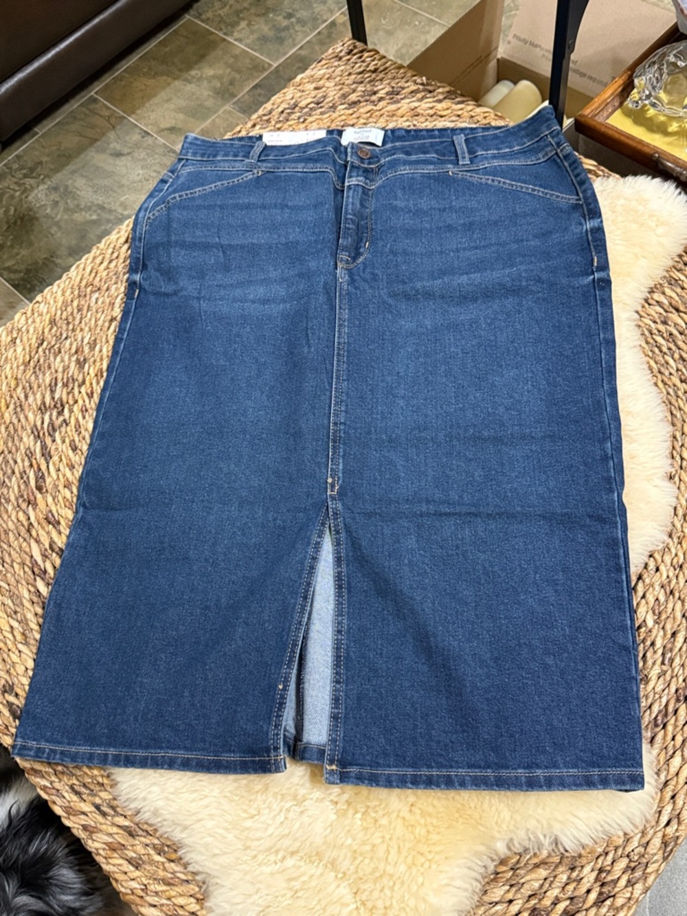 Dark Blue Denim Midi Skirt with Back Seam